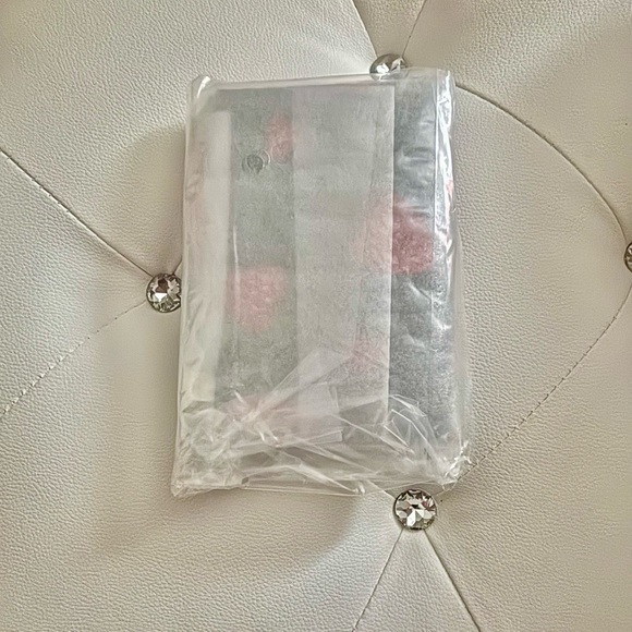 NEW Coach Coated Canvas Leather Black Strawberry Print Corner Zip Wristlet - Picture 3 of 16